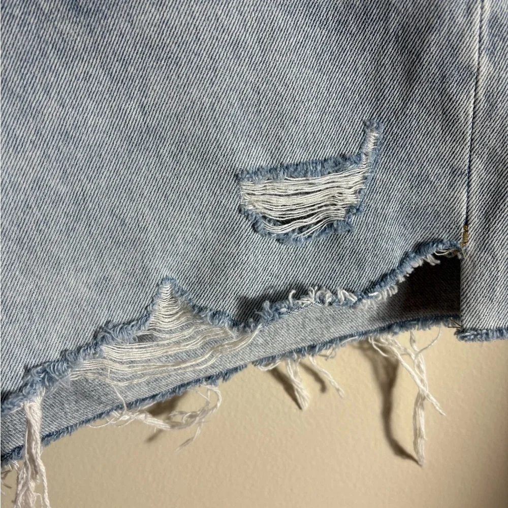 Vervet Sienna Super High Rise Distressed Denim Shorts Frayed Hem Light Wash L - Picture 3 of 10